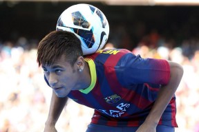 FIFA转播谈判-Faker十五赛季再封神，塞尔维亚球迷沸腾！