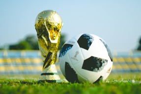 世界杯媒体版权-巴特勒新星关键助攻表现惊艳，勇士未来可期！